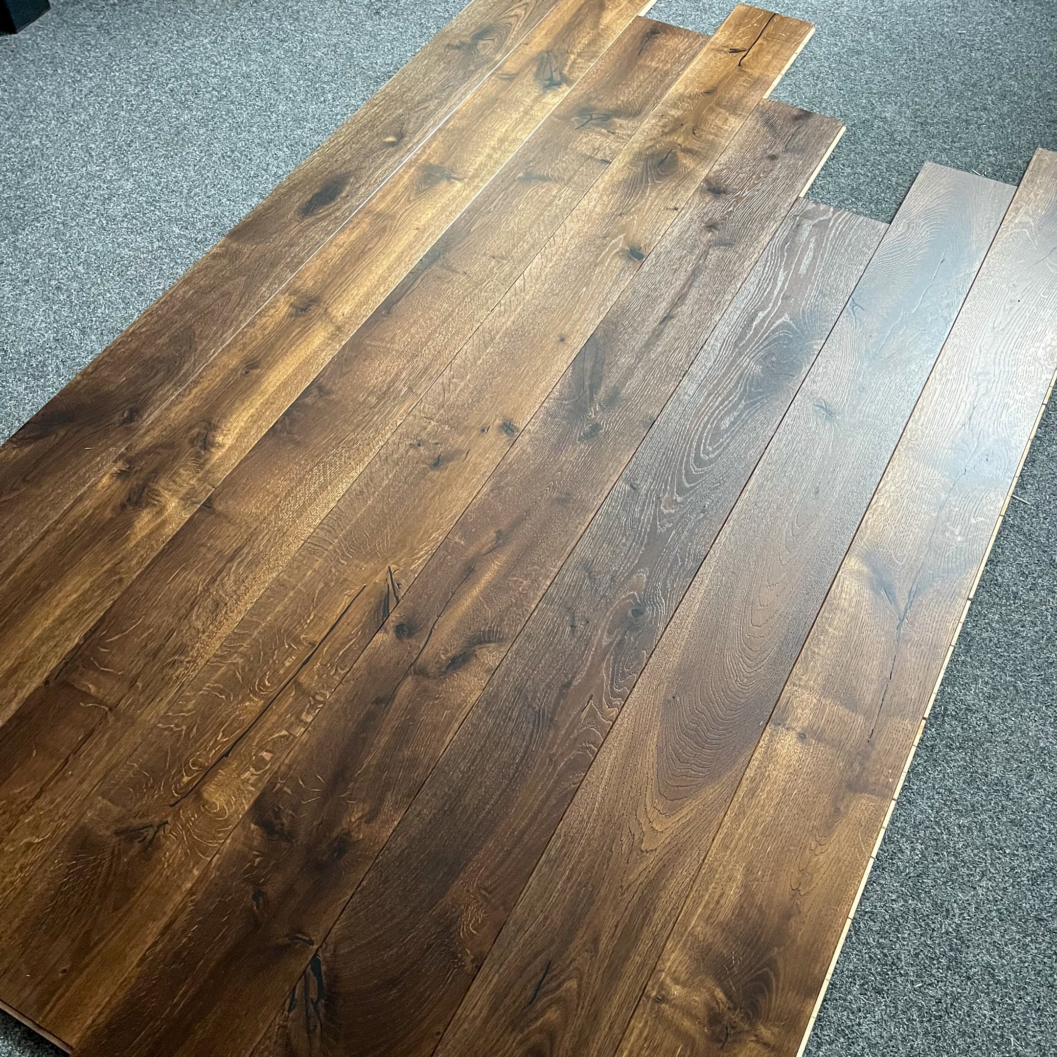 Deska podłogowa 3- Warstwowa dąb kolor Naturalny Wędzony klasa Rustic 13 / 140 / 1600-2400 mm