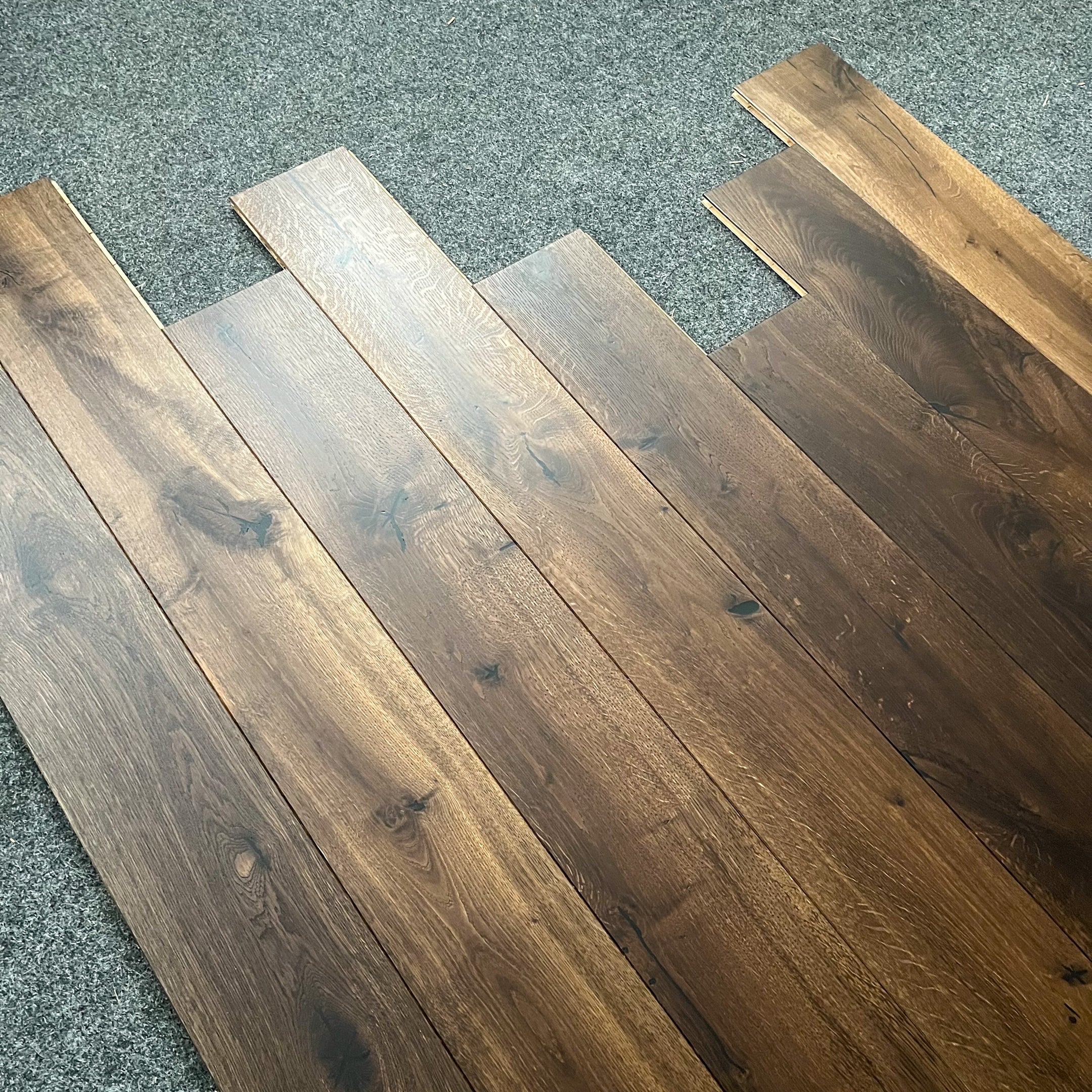 Deska podłogowa 3- Warstwowa dąb kolor Naturalny Wędzony klasa Rustic 13 / 140 / 1600-2400 mm