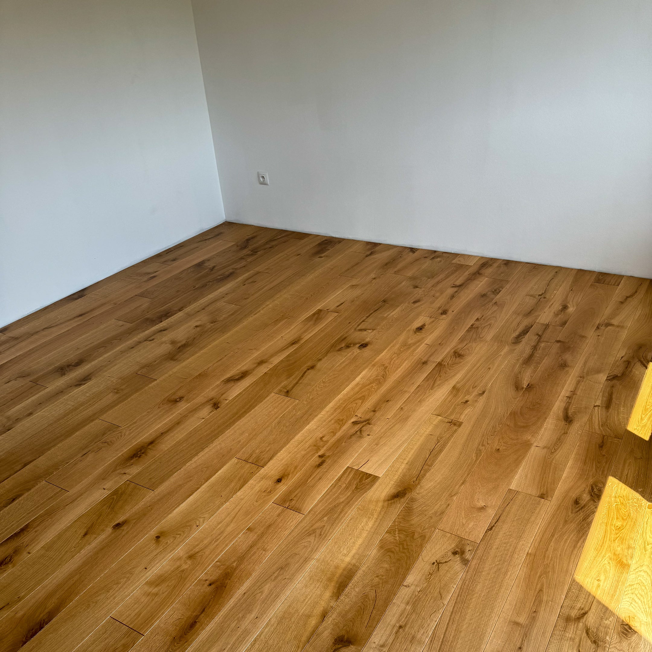 Deska podłogowa 3- Warstwowa dąb kolor Naturalny klasa Rustic 13 / 140 / 1600-2400 mm