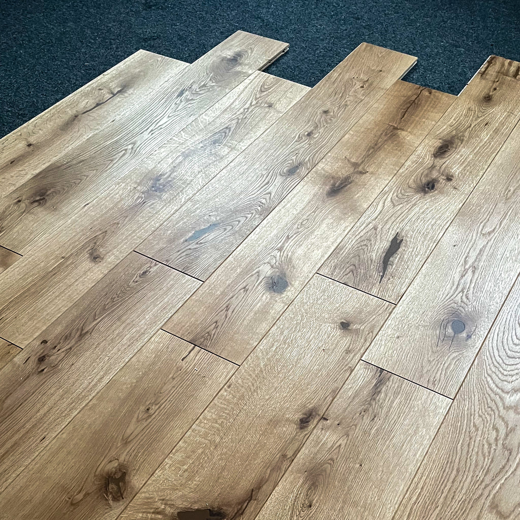 Deska podłogowa 3- Warstwowa Dąb kolor Naturalny klasa Rustic 15 / 160 / 1080 mm