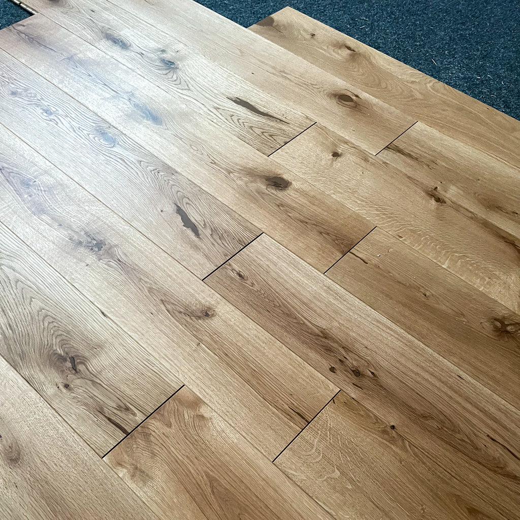Deska podłogowa 3- Warstwowa Dąb kolor Naturalny klasa Rustic 15 / 160 / 1080 mm