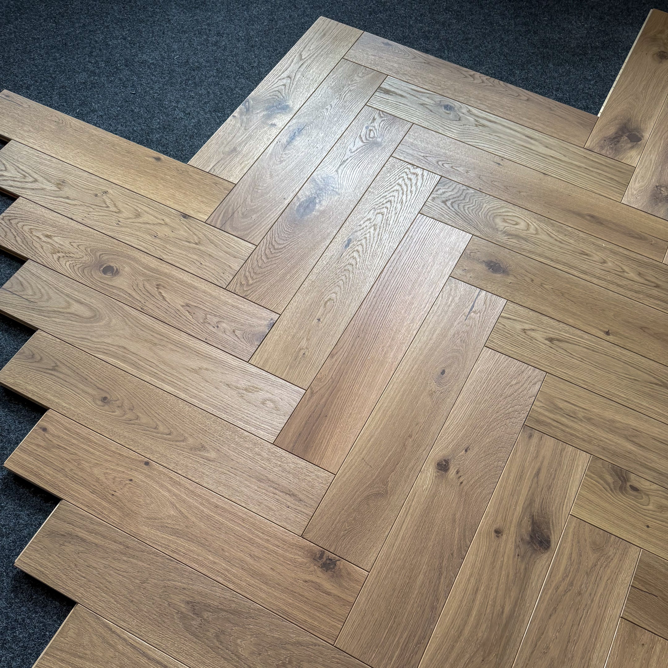 Parkiet 3 - Warstowy Jodełka Klasyczna Rustic 15 / 80 / 400 mm Kolor Breslau 10 m2